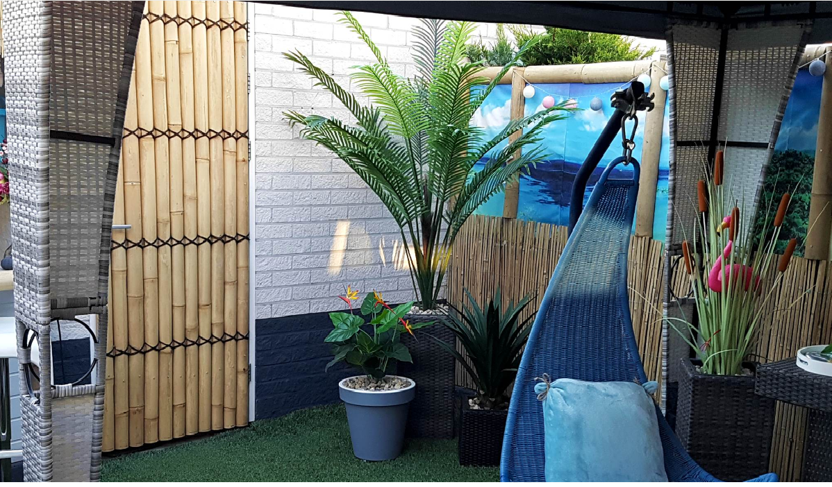 1-Halv Rund natural Bambus Hegn Panel in garden