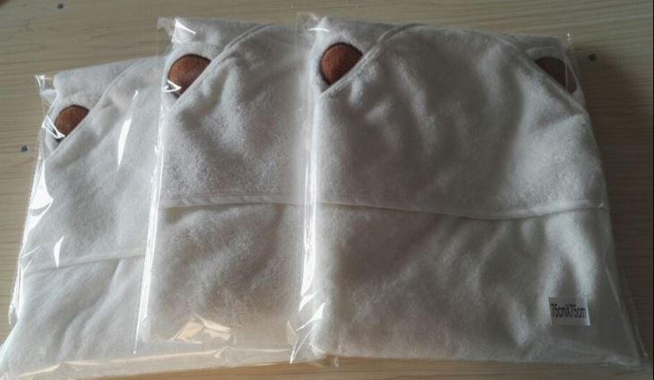 bamboo-hooded-baby-towel-with-bear-ears54442028471.jpg