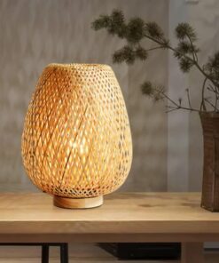 Bordlampe laget av bambusstoff